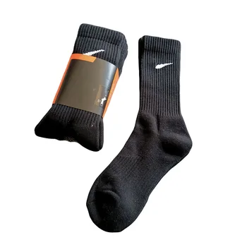 1 Пара мужских носков, Женские Высококачественные Хлопковые универсальные классические Носки со средней буквой, Дышащие черно-белые Футбольные баскетбольные носки
