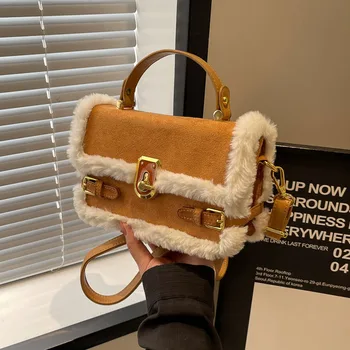 2023 Зимняя новая сумочка из шерсти ягненка с плюшевым замком и пряжкой, модная маленькая квадратная сумка, усовершенствованная сумка через плечо, сумка через плечо