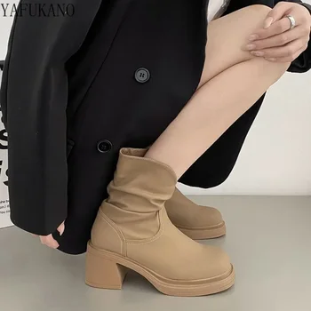Короткие женские ботинки на высоком толстом каблуке в британском стиле, новинка 2023 года, модные ботинки в стиле ретро с V-образным вырезом, Армейские ботинки на платформе с плиссированными деталями