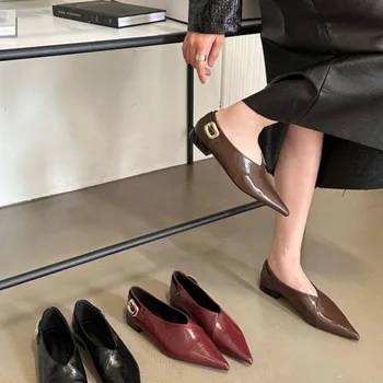 Маленькие кожаные туфли в британском стиле на низком каблуке, женские весенне-осенние новинки 2024 года, французские туфли в стиле ретро с острым носком на плоской подошве