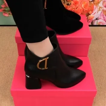 Черные ботильоны на квадратном каблуке 2023 Брендовая зимняя женская обувь на молнии, с острым носком, на низком каблуке, однотонные лаконичные женские ботинки Botas